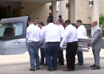 Una semana después del tiroteo, Uvalde empieza a enterrar a sus muertos