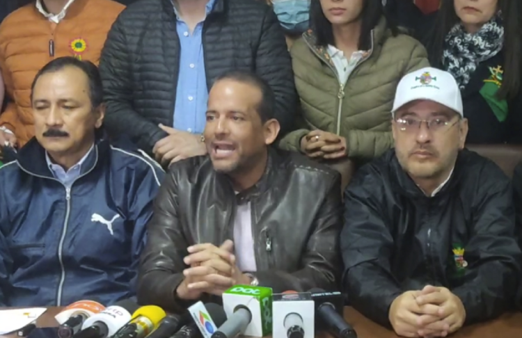 Camacho: Me inviten o no, tengo que asistir a la reunión