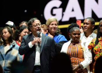 Gobierno electo de Colombia dice recibir un país con déficit fiscal ‘crítico’