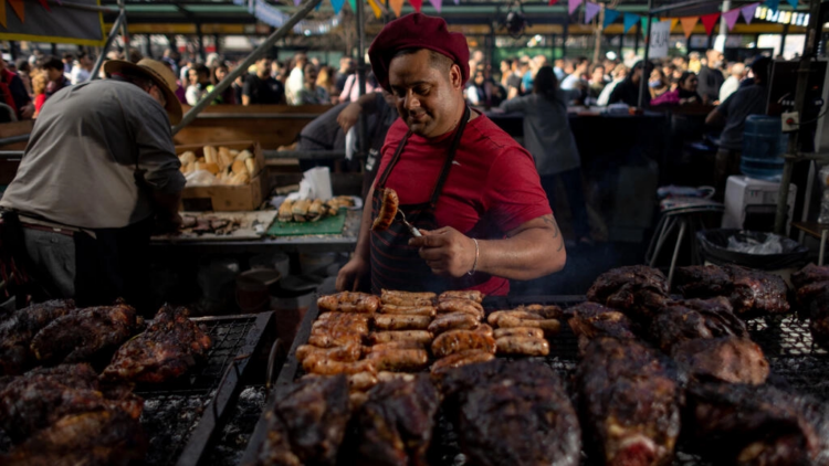 Argentina celebra la tradición del asado con un campeonato federal