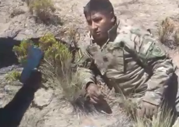 Autoridades originarias en Oruro capturan a un militar y lo acusan de ‘voltear’ celulares