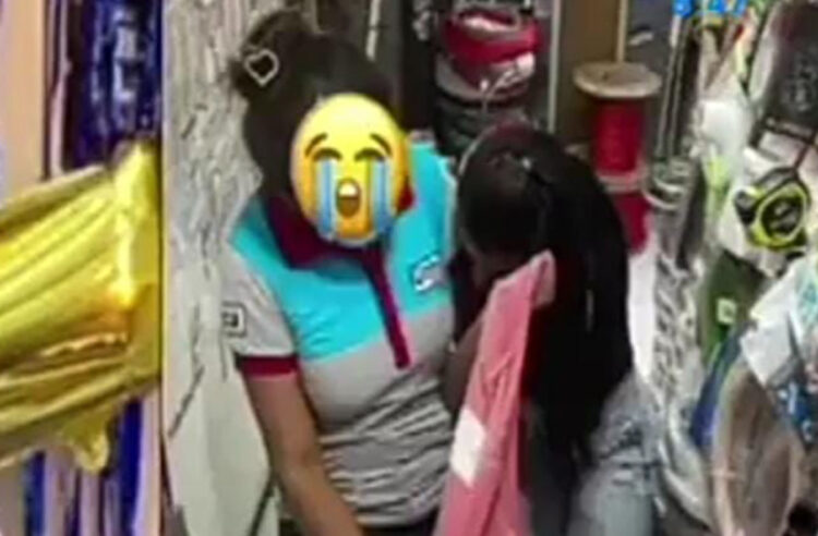 Empleador obligaba a trabajadoras ‘a ponerse de rodillas’ para pagarles el sueldo, pero dice que fue apuesta