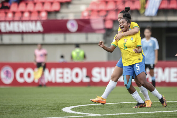 El fútbol femenino Sub-20 abre paso a los Mundiales tras parón por la pandemia