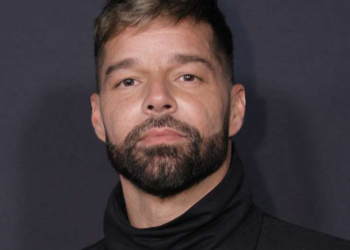 Acusan a Ricky Martin por violencia y su defensa dice que es ‘completamente falso’