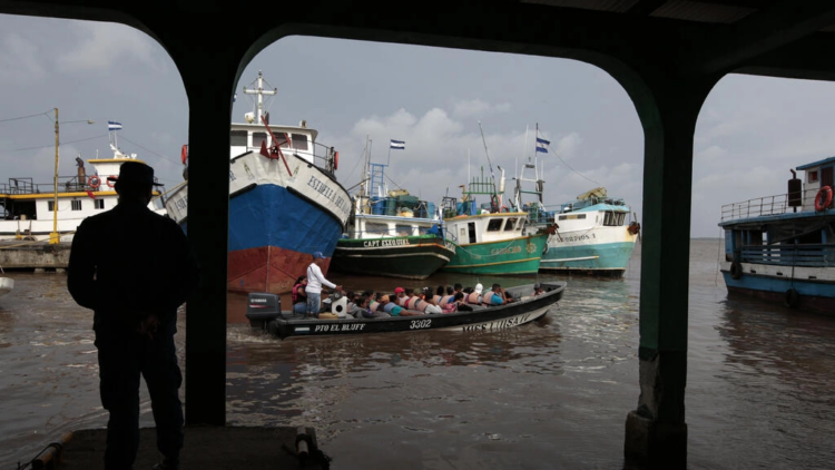 Tormenta Bonnie deja un muerto y daños al pasar cerca de El Salvador