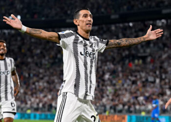 Di María y Vlahovic marcan en estreno victorioso de la Juve ante Sassuolo