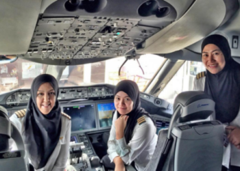 Primer vuelo con tripulación exclusivamente femenina en Arabia Saudita