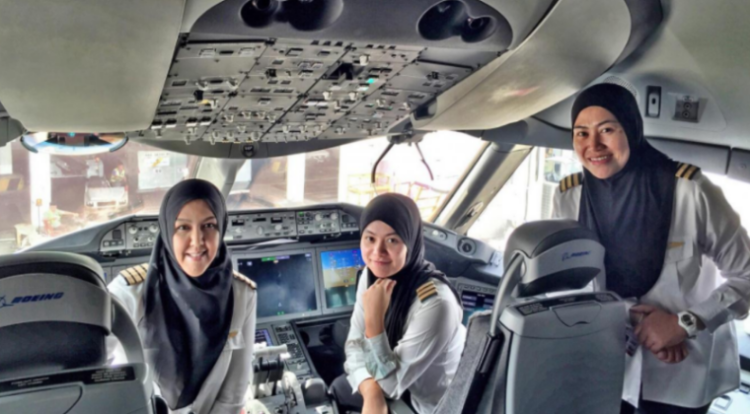 Primer vuelo con tripulación exclusivamente femenina en Arabia Saudita