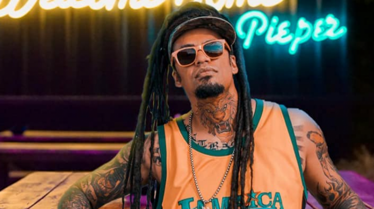 Ministro de Gobierno condena discriminación a cantante Matamba y anuncia medidas