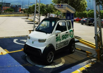 ENDE proyecta que hasta 2030 el 20% del parque automotor utilizará energía eléctrica