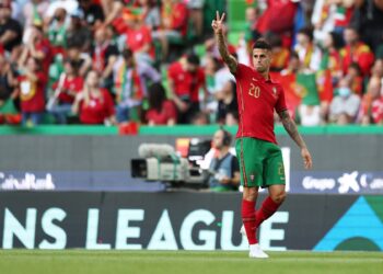 Portugal gana 2-0 con comodidad a Républica Checa y se afianza en el liderato