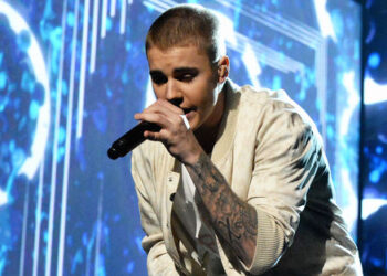 Justin Bieber dice padecer una parálisis facial parcial