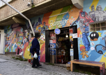 Los años 90 perviven en un mural del barrio de San Pedro
