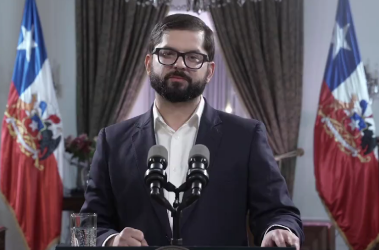 Boric se compromete a impulsar rápidamente nuevo proceso constituyente en Chile