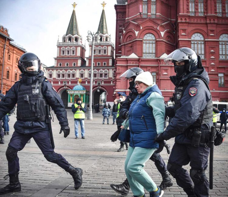 Rusia impone duras penas contra quienes llamen a actuar contra la seguridad