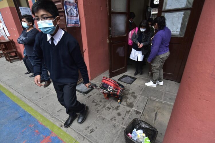 Detectan 23 casos positivos de COVID-19 en una unidad educativa de Oruro, Sedes recomienda el cierre temporal