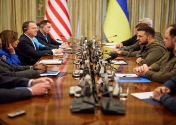 Nancy Pelosi y legisladores de EEUU realizaron visita sorpresa a Kiev