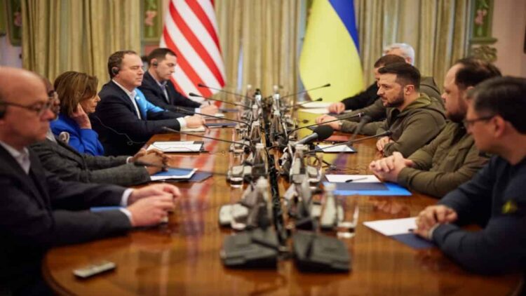 Nancy Pelosi y legisladores de EEUU realizaron visita sorpresa a Kiev