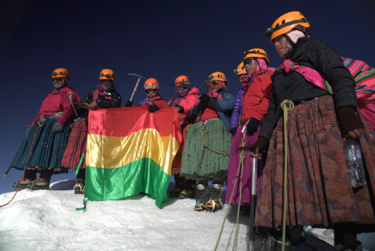 Cholitas Escaladoras Conquistan montañas contra el machismo