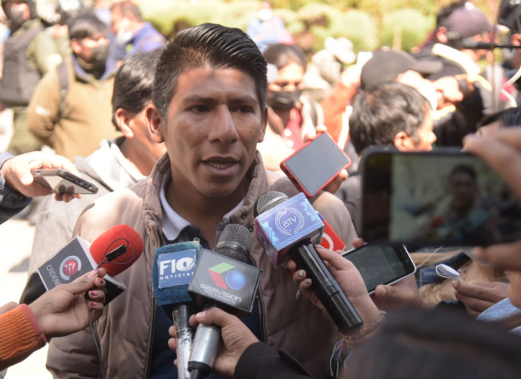 Reaparece Alanes, califica de ‘asalto de ladrones’ la toma del mercado de Villa El Carmen