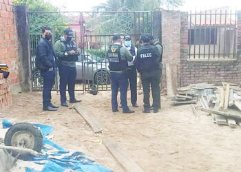 Allanan la casa de la mujer que aparece en la indagación chilena sobre vehículos robados