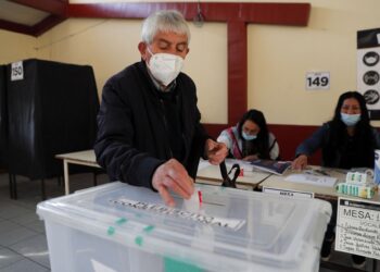 Chile rechaza por abrumadora mayoría proyecto de Constitución para cambiar su modelo social