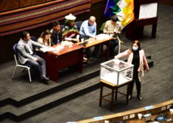 Defensor del Pueblo: Suspenden cita con jefes de bancada y fijan fecha de reinstalación de sesión