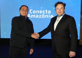 Bolsonaro y Musk acercan posiciones sobre Amazonía y Twitter al reunirse en Brasil