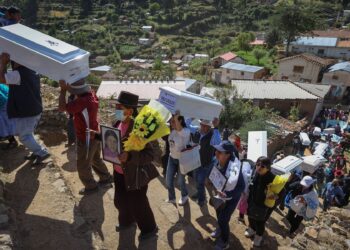 Víctimas del ‘carnicero de los Andes’ son sepultadas 37 años después en Perú