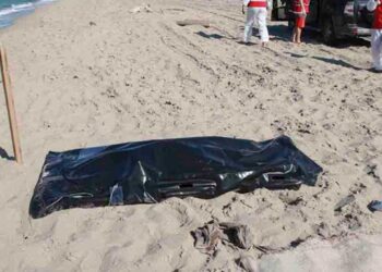 Catorce cuerpos devueltos por el mar en una playa en Birmania