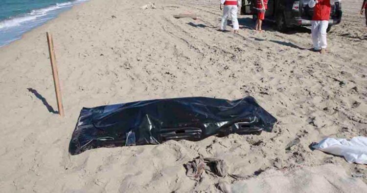 Catorce cuerpos devueltos por el mar en una playa en Birmania