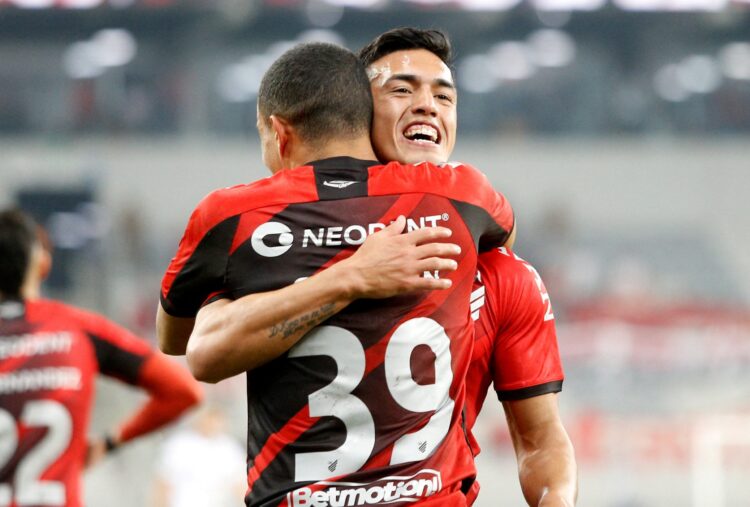 Athlético Paranaense golea 5-1 al Caracas y se clasifica a octavos de la Libertadores