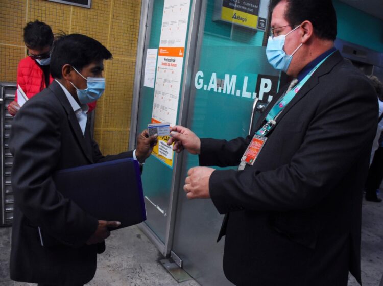 La Alcaldía de La Paz limita exigencia de carnet del COVID-19 a trámites y pide al Gobierno activar decreto