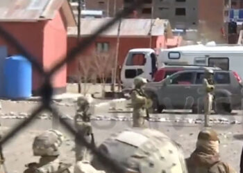 La Fiscalía allana cuartel militar en Huachacalla y retira un vehículo con denuncia de robo en Chile