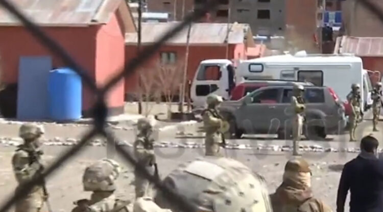 La Fiscalía allana cuartel militar en Huachacalla y retira un vehículo con denuncia de robo en Chile
