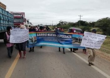 Cívicos cruceños declaran emergencia por bloqueo y llaman a ‘estar alertas’ para defender el libre tránsito