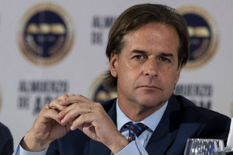 Lacalle Pou da positivo a COVID-19 y cancela viaje a la Cumbre de las Américas