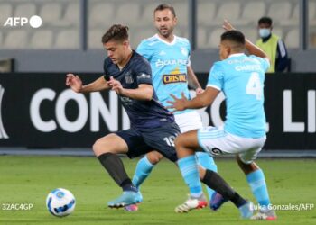 Talleres de Argentina avanza a octavos de Libertadores al empatar 0-0 con Cristal de Perú