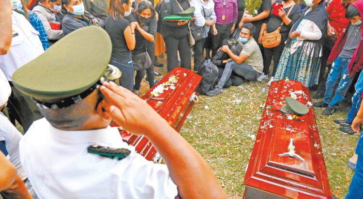 Familias de policías asesinados piden justicia y desconfían por contradicciones