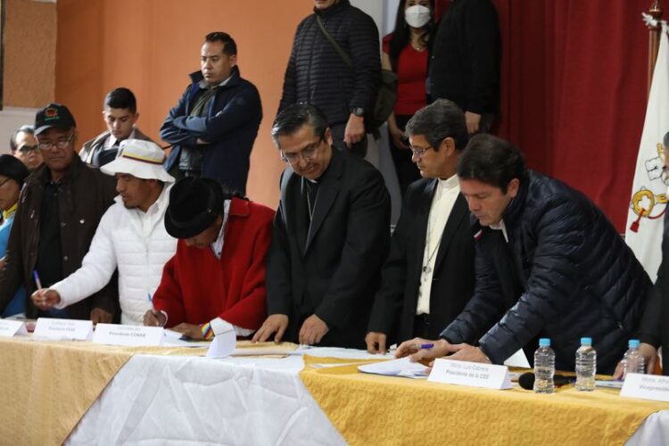 Indígenas de Ecuador suspenden protestas tras acuerdo con el gobierno