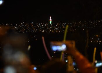 La Paz enciende la ‘Tea que Ilumina Bolivia’ y da la bienvenida al mes de las Fiestas Julias