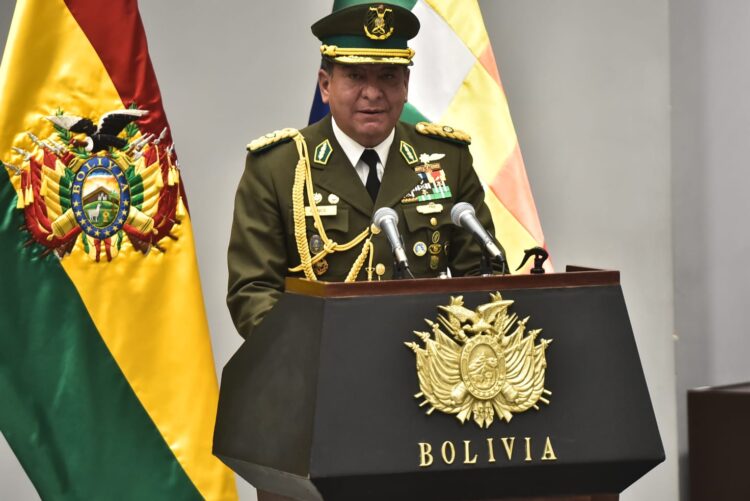 Arce cambia el mando policial, habla de ‘malos jefes policiales’ y pide ‘reconstrucción’ de la FELCN