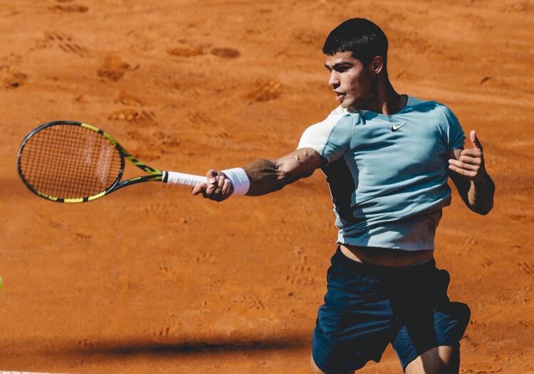 Alcaraz sobrevive en su estreno en Hamburgo, Schwartzman cae eliminado