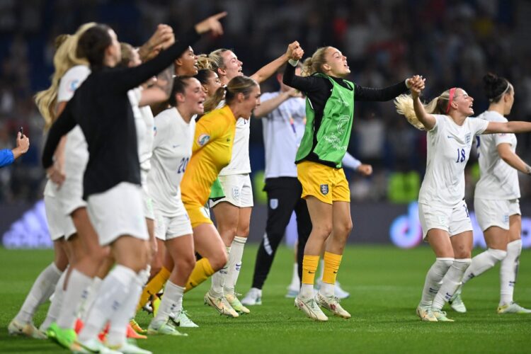 España pierde contra Inglaterra 2-1 en la prórroga en cuartos de Eurocopa femenina