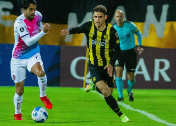 Noche de perros para Peñarol en Copa Libertadores