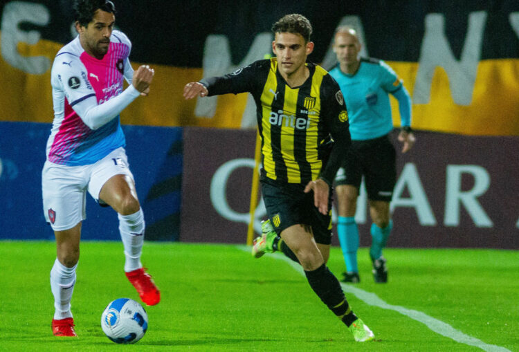 Noche de perros para Peñarol en Copa Libertadores
