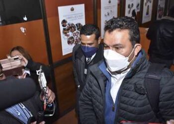 El exdirigente de docentes declara en la Fiscalía y defiende pago de sueldo a Mendoza