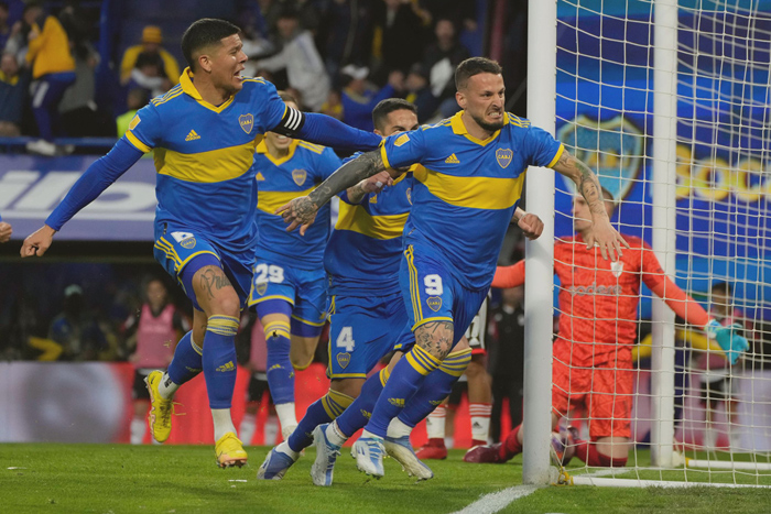 Boca sale a la caza del líder Atlético Tucumán tras ganar el superclásico argentino