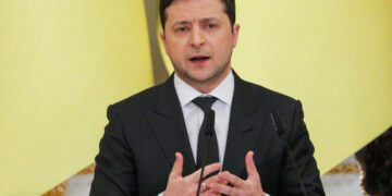 Zelenski sostiene que Rusia está tratando de retrasar su fracaso en la guerra