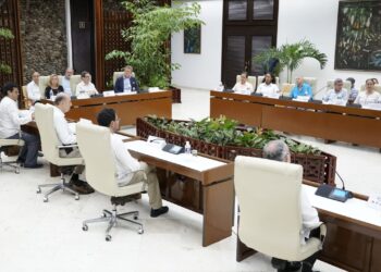 Gobierno de Colombia y ELN coinciden en reiniciar diálogo